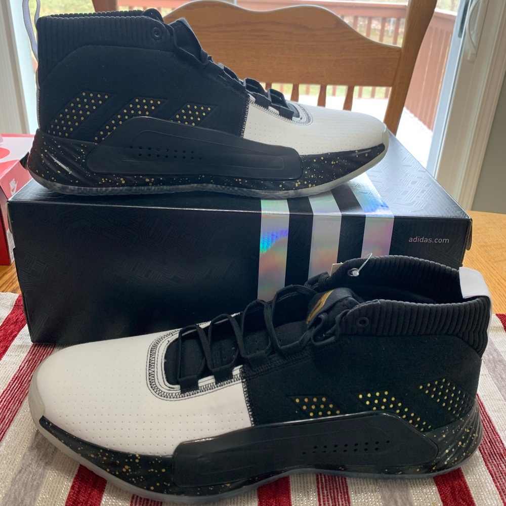 NEW Adidas Dame 5 Black Gold Men’s size 17